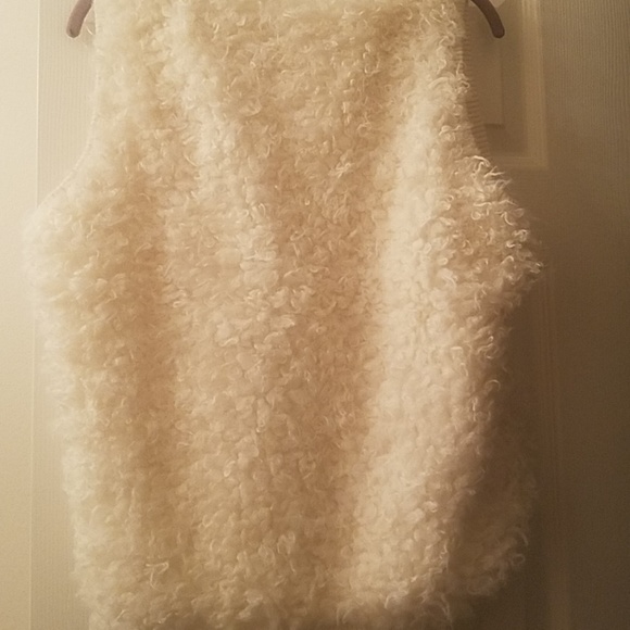 Michael Kors fuzzy vest - Picture 3 of 6